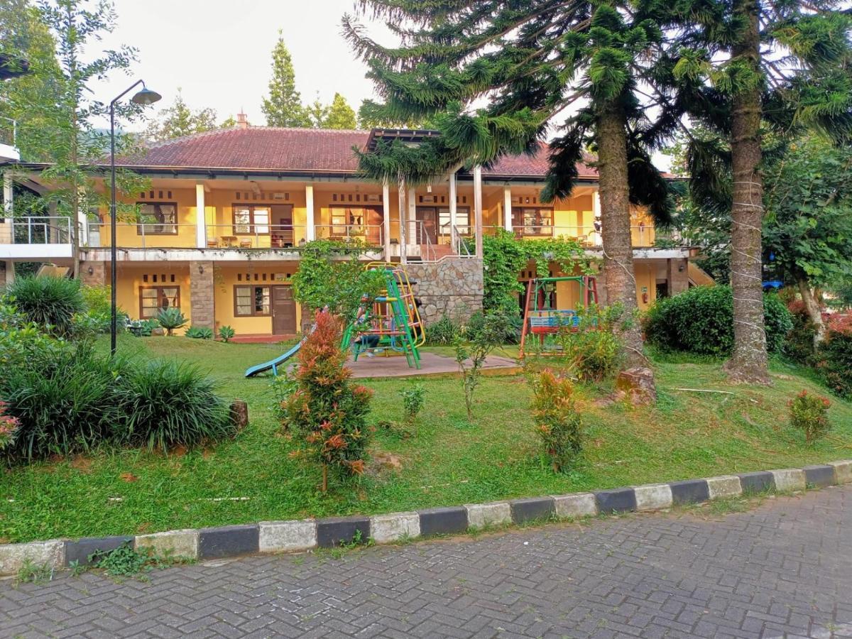 Alfa Resort Hotel And Conference Puncak Extérieur photo