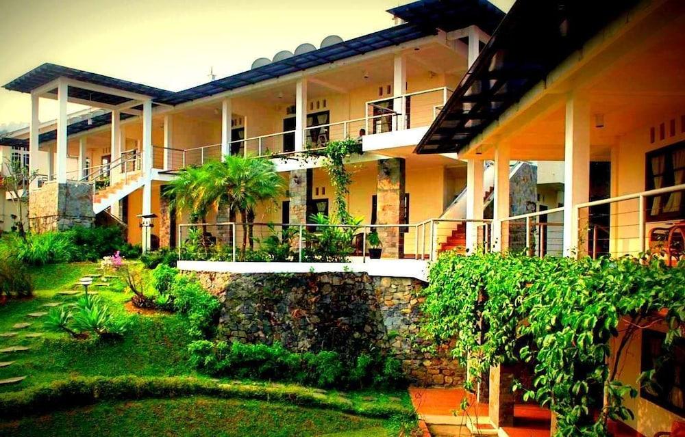 Alfa Resort Hotel And Conference Puncak Extérieur photo